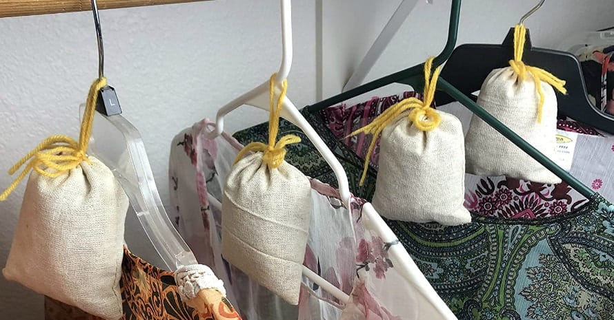 https://pestcontrolhacks.com/wp-content/uploads/Moth-Repellant-for-Clothes-65-Pack.jpg