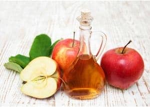 apple vinegar on table