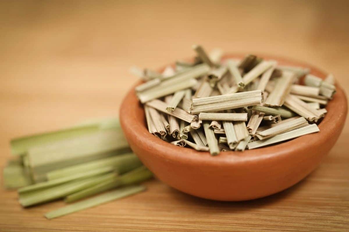 dried lemongrass on plate