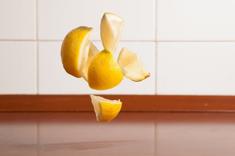 flying lemon in the kitchen 